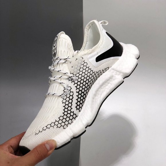 Athletic_Shoes